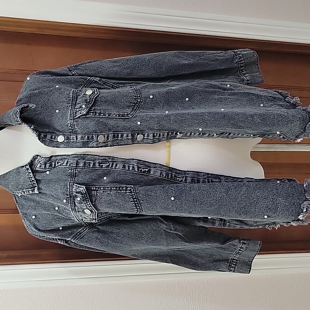 Viva La Vida Printed Women's Denim Jacket With Pearl Detail - Picture 3 of 6